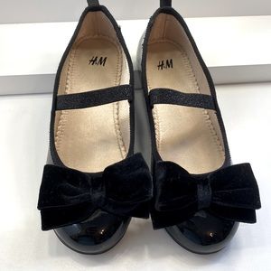 Girls new without tags black dress flats